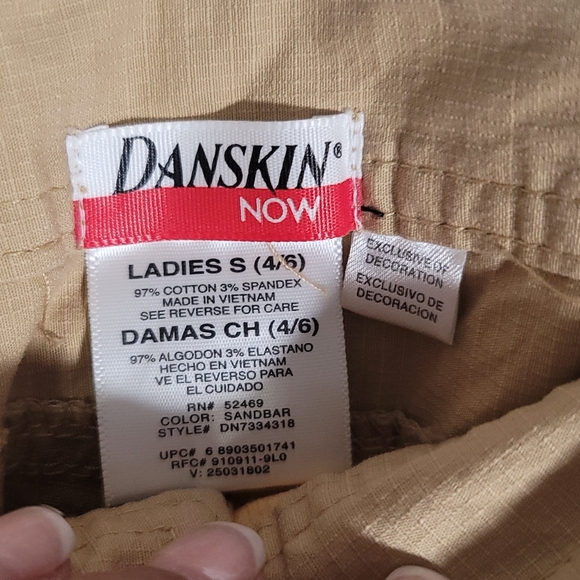 Danskin NOW Ladies Crop Pants Size 4/6 - Picture 2 of 3